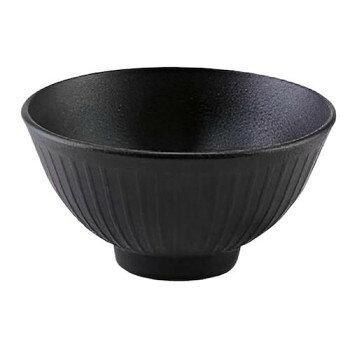 シンプルデザインシンプルな飯椀です。「シンセラ」のシボ加工は、表面を細かな凸凹にすることで、汚れが目立ちにくく、長く使えて扱いやすいのが特徴です。マットな質感で高級感を出すだけでなく、光の反射をおさえた落ち着いた質感が料理のおいしさをそっと引き立ててくれます。サイズφ115×H60mm個装サイズ：14×14×8cm重量82g個装重量：92g仕様容量:300cc軽くて割れにくい耐熱240度/耐冷-30度アルカリに強い優れた耐久性消毒保管庫、再加熱・スチコン・電子レンジ、塩素系漂白剤、食器洗浄機・食器乾燥機対応シボ加工生産国日本fk094igrjs