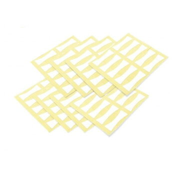 おすすめ極薄テープで表情ジワ・タルミを持ち上げスッキリ。簡単3Stepで1日キープ。※洗顔後、お肌がきれいな状態でフィルムをご使用ください。 皮脂やファンデーションが付いた状態でご使用いただくと剥がれやすくなってしまう恐れがあります。※傷やはれものなどお肌に異常がある場合はご使用をおやめください。※ムダ毛の処理を行わず本品を使用すると剥がす際に痛みを伴う場合がございます。※フィルムを剥がす際はできるだけゆっくりと剥がしてください。※一度剥がしたフィルムは再度使用しないでください。※お肌の弱い方、アレルギー体質の方、絆創膏などテープ類でかぶれやすい方はご使用にならないでください。※本品の使用によりお肌にかゆみ、発疹など異常があらわれた場合は使用を中止し、専門医にご相談ください。※目の下やまぶたなど、皮膚の薄い部分には使用しないでください。※皮膚の弱い方は同じところに繰り返し貼らず、少しずらして貼ってください。※極端に高温または低温な場所、直射日光のあたる場所には保管しないでください。※乳幼児の手の届かない場所に保管してください。※初めてご使用される前は本品を二の腕の内側に貼り、24時間後剥がして皮膚の状態を確認してください。赤み、はれ、かゆみなどの異常があらわれた場合はご使用しないでください。※本品は、使用された当日中にお剥がしください。また、ご入浴の前に必ず剥がすようにしてください。貼り付けた状態で入浴されると、フィルムが剥がれにくくなる可能性がございますのでご注意ください。サイズ個装サイズ：15×15×1cm重量個装重量：80g素材・材質表面シート:紙、ポリエチレンフィルム部:ポリウレタン、アクリル系粘着剥離紙:紙、シリコンコートセット内容80枚生産国日本fk094igrjs