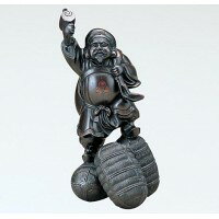 高岡銅器の逸品!縁起物で贈り物に喜ばれます。開運・縁起物・魔除けの守護神にインテリアのブロンズ置物として大変喜ばれる七福神の和風置物です。長い年月を経て受け継がれた造形美には確かな風格が息づいています。サイズ19×20×35cm個装サイズ：20×21×36cm重量個装重量：6300g素材・材質銅製造国日本高岡銅器の逸品!縁起物で贈り物に喜ばれます。【銅製品について】●表面が磨き仕上げになっている銅製品は、汚れが付着しますと素材が変色する場合があります。アルミ製品と同様に柔らかな布でから拭きして下さい。それでも汚れが落ちにくい場合は、市販の金属磨き剤をご使用下さい。●表面が青銅色、または煮色仕上げになっている銅製品は柔らかな布で軽くから拭きして下さい。開運・縁起物・魔除けの守護神にインテリアのブロンズ置物として大変喜ばれる七福神の和風置物です。長い年月を経て受け継がれた造形美には確かな風格が息づいています。