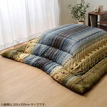 ギャベ柄こたつ布団。可愛らしいギャベ柄をモチーフにした大人可愛いこたつ布団です。表地には肌触りのよい短毛のマイクロファイバーを使用しています。サイズ約205×205cm個装サイズ：60×70×25cm重量個装重量：3600g素材・材質表地:ポリエステル100％(短毛マイクロ)裏地:ポリエステル100％(ピーチスキン)中材:ポリエステル100％仕様手洗い可75〜90cm角のこたつ台に適応生産国日本(側地:中国、最終加工:日本)fk094igrjs