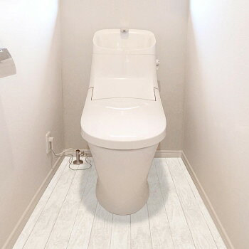 貼るだけでトイレをイメージチェンジ！滑り止め付でピタッと貼れ、糊残りなし!(糊を使っていません)・ファブリックのトイレマットだと洗うのが大変。衛生的に考えても洋服と一緒には洗いたくない!と感じる人が多いはず。このトイレシートは拭くだけで掃除ができます。・段差が少なく、スリッパを履いていてもつまずきにくい。・消臭・抗菌効果付き。サイズ90cm×170cm個装サイズ：7×7×50cm重量約550g個装重量：550g素材・材質表面:塩化ビニル樹脂、裏面:アクリル樹脂、保護フィルム:ポリプロピレン生産国日本fk094igrjs