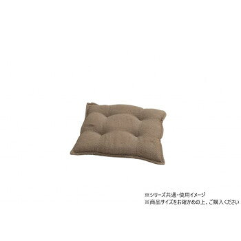 おすすめ椅子だけでなくリビングでも使用が可能なシートクッションです。無地でシンプルなデザインなので、様々なお部屋に合わせやすくなっております。椅子に固定ができる紐付きで、使用中のズレを軽減します。手洗いができるので、いつでも清潔にお使いいただけます。※表生地と中材は一体となっています。※カバー取り外し不可。※画面上のカラーはご使用ブラウザやモニターの設定により、実物とは若干異なる場合がございます。あらかじめご了承の上、ご注文をお願いいたします。サイズ43×43cm個装サイズ：42.0×42.0×5.0cm重量個装重量：400g素材・材質測地:綿55%・ポリエステル45%中綿:ポリエステル100%仕様限度:30度(液温)手洗い:可干し方:日陰のつり干し生産国日本fk094igrjs
