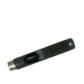 おすすめ刃物特殊鋼SK-4・硬度HRC58±2を使用した特別仕上げの刃先です。各種レザーや厚紙、ビニール、布、ゴムのなどの補修・補強・製作におすすめです。刃先の切れ味が抜群なので、ハンマーを使わなくても、手で回しながら押し込んでいくだけでも穴があけられます。※ハンマーを使用する際は、ポンチを垂直にして、頭部をハンマーでたたいてください。サイズ個装サイズ：17×10×6cm重量個装重量：120g素材・材質刃物特殊鋼SK-4仕様穴径:直径13.0mm生産国日本fk094igrjs