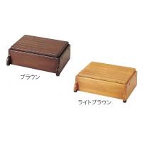 豊富な品揃えで多様な玄関に対応!独自の特殊塗装と凹溝を施し、素足や靴下でもすべりにくく、前面板付でつま先が入り込まず、引っ掛かって転倒する危険を軽減します。サイズ幅45×奥行28(33)×高さ15・17.5・20・22.5cm個装サイズ：47×35×17cm重量約5.9kg個装重量：6500g素材・材質構造部材：天然木「ラバーウッド」表面加工：ウレタン樹脂特殊塗装脚ゴム、アジャスターゴム：エラストマー仕様住宅改修用品付属品固定金具木ネジ取扱説明書、保証書(1年)製造国日本豊富な品揃えで多様な玄関に対応! ・独自の特殊塗装と凹溝を施し、素足や靴下でもすべりにくくなっています。・固定金具で本体をかまち部にしっかり固定、横ずれを防止します。・ガタツキ防止のアジャスター(ストローク幅2cm) 独自の特殊塗装と凹溝を施し、素足や靴下でもすべりにくく、前面板付でつま先が入り込まず、引っ掛かって転倒する危険を軽減します。