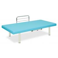 パフォーマンスの高さが可能性を広げる!F型ベッドガード1本、2面取付金具が付いた商品です。内脚構造、補強型の1本脚ベース、粉体塗装仕上げを施しています。サイズ幅95×長さ190×高さ55cm、クッション厚:3cm重量約39kg素材・材質ベニヤ(フォースター)、塩ビレザー仕様強度(等分布荷重):400kg、組立必要付属品F型ベッドガード1本、2面取付金具製造国日本パフォーマンスの高さが可能性を広げる! ※画像は無孔タイプですが、お届けする商品は有孔タイプになります。※オリジナルレザー18色からレザー色をお選び下さい。※レザーのお手入れについて:レザー機能を十分に発揮させ、衛生的にご使用いただくために、柔らかい清潔なウエス(布)でこまめに乾拭きしてください。また、洗剤には市販の専用クリーナー、メーカー取り扱い商品メディクリーナーまたは、ぬるま湯で薄めた中性洗剤をご使用ください。※簡単な組立が必要になります。簡易工具を同梱しておりますが、ドライバー工具による組立作業が必要な製品には簡易工具を同梱しておりません。改めご了承ください。【運送に関して】※時間指定はできません。※佐川急便・名鉄運輸は玄関口までの配達となります。設置・組立をさせていただくことはできません。 F型ベッドガード1本、2面取付金具が付いた商品です。内脚構造、補強型の1本脚ベース、粉体塗装仕上げを施しています。