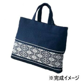 日本の伝統刺繍「こぎん刺し」津軽地方の人々が厳しい寒さを凌ぐ為に、布に木綿糸で刺し子をしたのが始まりとされるこぎん刺し。美しい幾何学模様をお楽しみ下さい。技術レベルは中級者向。※こちらはこぎんキットです。完成品ではありません。※キット内容は一部変更する場合がございます。●1955年の発売以来、豊富な品揃えと完成度の高さで愛され続けてきたオリムパスのキットシリーズ。愛好家の方はもちろん、初級者向け、また教材向けなど、様々なお客様に満足していただけるようなラインナップをお揃えしております。サイズ約縦28cm×横38cm×まち4cm(持ち手除く)個装サイズ：31×20×3cm重量個装重量：295g素材・材質糸・布:綿100%こぎん針:はがねセット内容こぎん糸、布(コングレス)、裏布、こぎん針、図案付説明書生産国日本fk094igrjs