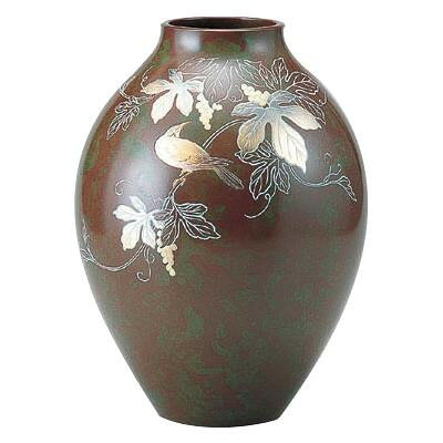 花のある暮らしを演出する花瓶です。伝統工芸師が作る重厚感あるブロンズ製花瓶。玄関・居間・和室などを華やかに演出してくれます。サイズ個装サイズ：25×25×35cm重量個装重量：800g生産国日本花のある暮らしを演出する花瓶です。伝統工芸師が作る重厚感あるブロンズ製花瓶。玄関・居間・和室などを華やかに演出してくれます。fk094igrjs