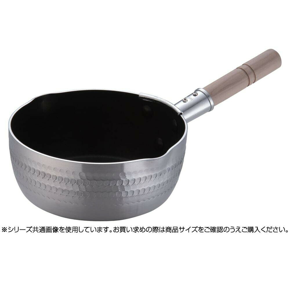 幅広く使えます。IH対応の雪平鍋です。サイズ内径179×深さ75mm、底径135mm個装サイズ：20.0×35.0×12.0cm重量0.5kg個装重量：800g仕様IH対応容量:1.5Lアルミ槌目入りテフロン加工生産国中国幅広く使えます。IH対応の雪平鍋です。fk094igrjs