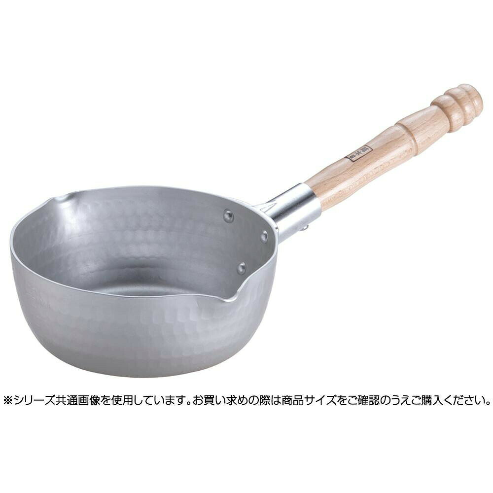 幅広く使えます。内側に見やすい目盛が付いて便利な雪平鍋です。サイズ内径15cm×深さ60mm個装サイズ：17.0×32.0×9.0cm重量0.2kg個装重量：500g仕様容量:0.8L板厚:1.7mm●黒変を防ぐアルマイト加工●便利な目盛り付生産国日本幅広く使えます。内側に見やすい目盛が付いて便利な雪平鍋です。fk094igrjs