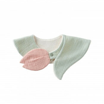 首に巻くとお花が赤ちゃんを包み込む赤ちゃんの可愛らしさをもっと引き立たせるスタイです。サイズスタイ首まわり:300mm平置き縦290mm横275mm個装サイズ：16.5×16.5×3.0cm重量20g個装重量：87g素材・材質綿100%生産...