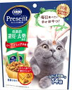 毎日食べたい幸せおやつ！・おいしくカラダにやさしい毎日食べたい幸せおやつ！ ・おいしくて脂肪分約10％カットの低脂肪設計。 ・総合栄養食の基準をクリアした安心の国産おやつ。 ・たっぷり海のおいしさ、シーフードミックス味。 ・猫下部尿路の健康維持に配慮した、低マグネシウム設計。(マグネシウム含有量0.12％:標準値) ・さらにメチオニンを配合。 ・おなかの健康維持に配慮して腸内の善玉菌を増やすオリゴ糖を配合。 ・小分け袋にねこ豆知識つき。原材料(成分):穀類(トウモロコシ、コーングルテンミール、小麦粉、パン粉)、肉類(チキンミール、牛肉粉、豚肉粉、チキンレバーパウダー)、魚介類(フィッシュミール、フィッシュパウダー、カニエキスパウダー、エビエキスパウダー、マグロ節粉、マグロエキス、小魚粉末、カツオエキス、シラスパウダー)、油脂類(動物性油脂、植物性油脂)、脱脂大豆、オリゴ糖、ハーブ(タイム、ディル、フェンネル)、野菜類(トマト、ニンジン、ホウレンソウ)、クランベリーパウダー、ミネラル類(カルシウム、リン、カリウム、ナトリウム、クロライド、銅、亜鉛、ヨウ素)、pH調整剤、酵母細胞壁、アミノ酸類(タウリン、トリプトファン、メチオニン)、ビタミン類(A、B1、B2、B6、B12、D、E、K、ニコチン酸、パントテン酸、葉酸、コリン)、着色料(二酸化チタン、食用黄色5号)、調味料、酸化防止剤(ミックストコフェロール、ローズマリー抽出物)、グルコサミン、コンドロイチン保証成分:たんぱく質28.0％以上、脂質0.9％以上、粗繊維3.0％以下、灰分8.0％以下、水分10.0％以下、カルシウム0.9％以上、リン0.8％以上エネルギー:11kcal/袋給与方法:【1日1頭当たりの量の目安】 体重目安2kg：1〜2袋 体重目安3kg：2〜3袋 体重目安4kg：3〜4袋 体重目安5kg：4〜5袋 ・おやつとして与える場合は、いつもの食事量を減らすなど調整をした上、上記を目安にお与えください。 ・主食として与える場合は、体重1kgあたり18g／日を目安にお与えください。(小袋1袋は約3gです) ・猫専用に栄養バランスを調整しています。猫以外には与えないでください。賞味／使用期限(未開封):24ヶ月賞味期限表記:2：yyyy/mm原産国または製造地:日本