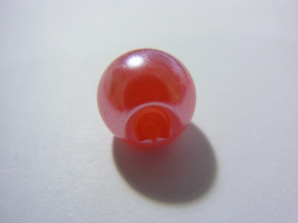 イミテーションパールボタン　レッド系　サイズ(別表)により入り数が異なります。(3.0)