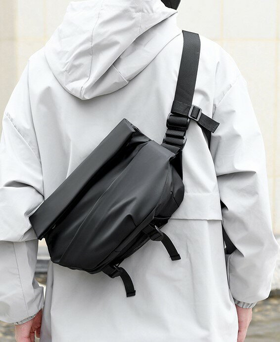 US．ハーフムーン防水 バッグ 新品 A103N=