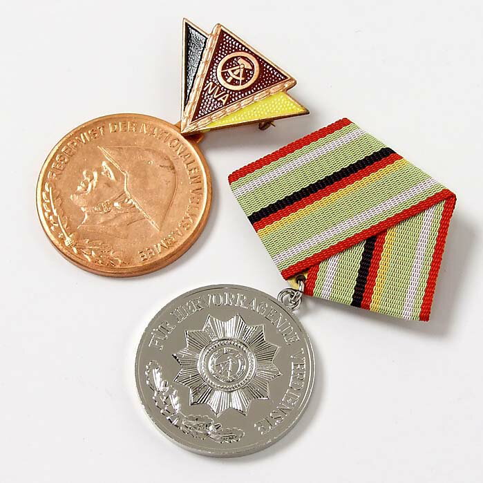 旧東ドイツ軍 ビンテージメダル 新品 GR-BGE4-