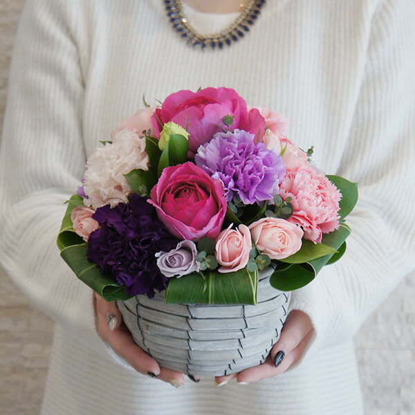 【香りのサプライズ！】アロマティックフルール アレンジメント【誕生日ギフト 花 誕生日祝い 結婚記念日 バレンタイン サプライズギフト 花 生花 プレゼント 女性 香り バラ イブピアッチェ アレンジメント 薔薇 送料無料 紫 フラワーギフト 還暦 ギフト】格安通販　バレンタイン　人気　ランキング