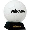 ■商品の紹介 卒業記念・思い出作り・ プレゼント・景品に おすすめ!! MIKASA（ミカサ）の マスコット ハンドボール 記念写真や活躍した頃の1コマを添えれば、 より一層の思い出深い記念になります。 お世話になった方へのプレゼント★ ハンドボール好きの人にプレゼント♪ ハンドボール大会の景品としても◎ 好きな選手のサインをもらう時など 使い道は色々です。 素　材：人工皮革 サイズ： 直径約16.5cm 仕様：置台付・化粧ケース入り 他の商品は店舗内検索欄に 記念品　 または　卒業　の文字をコピー貼り付けして いただくか手入力で検索していただくと 表示されます。 &nbsp;