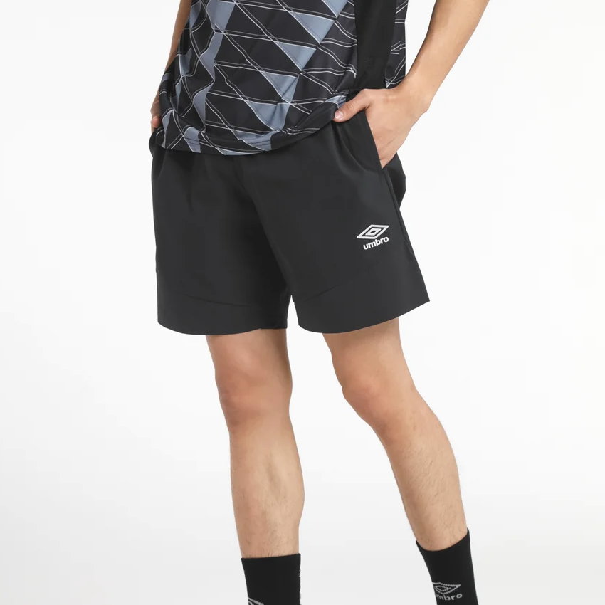 La foresta d’Italiaの【送料無料】【4500円均 Sサイズのみ】【廃番メル】umbro（アンブロ）アンブロ THE THIRD by UMBRO ストレッチウーブンハーフパンツ はっ水 ストレッチ 大人用 サッカー プラクティスパンツ ブラック UF5SHP32M-BK00-S 【26☆】｜アングル2