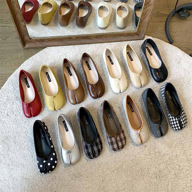 ローファー パンプス フラット 足袋 たび 靴 ぺたんこ 歩きやすい 疲れにくい PU 合皮 上品 抜け感 可愛い お出かけ デート 通勤 レディース おしゃれ おすすめ 人気 トレンド プチプラ 韓国ファッション 【ash303-021】【予約販売：15-20日】【送料無料】宅込のサムネイル