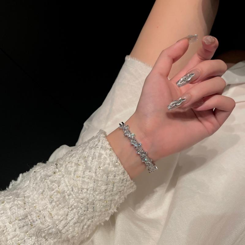 ブレスレット アクセサリー レディース おしゃれ ファッション 調節可能 女性 ハイエンド ジルコン 韓国 エレガント プレゼント キラキラ モダン 華やか
