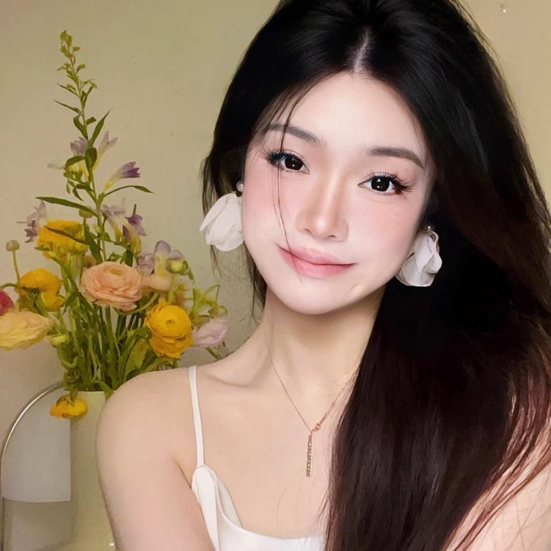 ピアス アクセサリー レディース おしゃれ ファッション フラワー パール ハイエンド ホリデー スタッド 韓国 フェミニン エレガント ギフト トレンディ