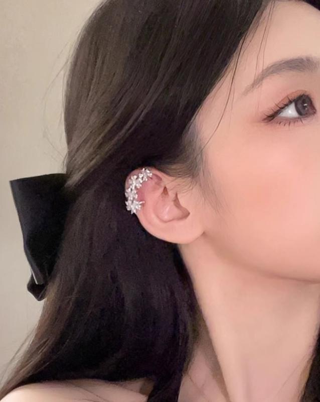イヤークリップ アクセサリー レディース おしゃれ ファッション 花 耳 骨クリップ 高級感 ハイエンド 韓国 かわいい フラワー イヤーカフ エレガント