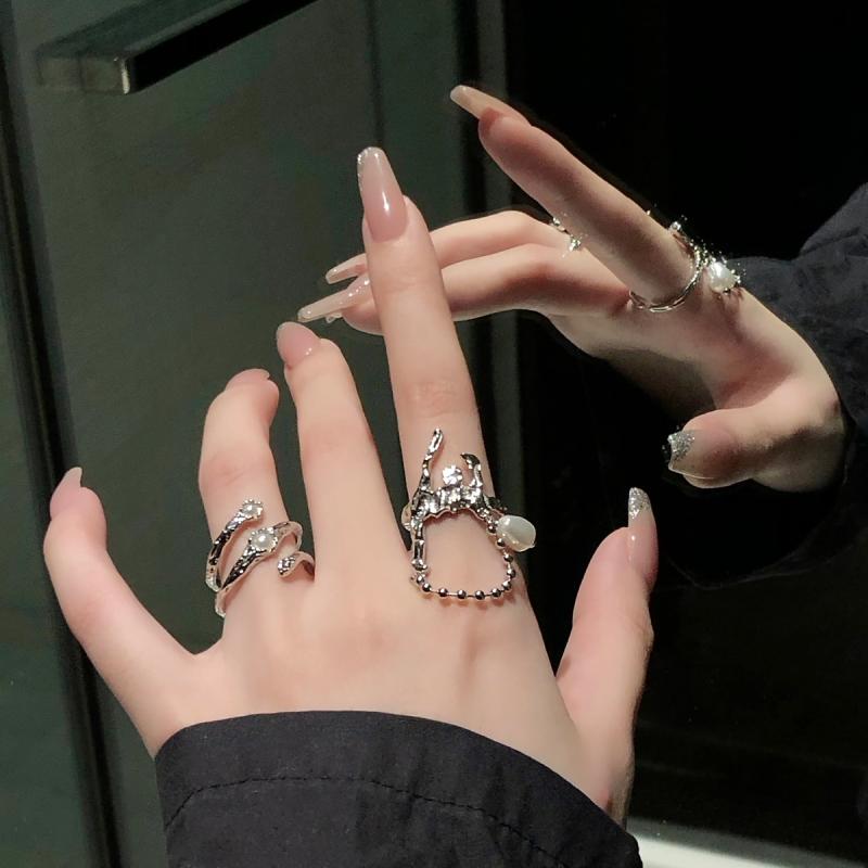 リング 指輪 アクセサリー レディース おしゃれ ファッション ハイエンド 装飾 ユニーク 人差し指 トレンド エレガント モダン 韓国 シンプル スタイリッシ...