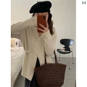 レディース 不規則 サイド ボタン セーター 女性 秋冬 Vネック ニット スリット カット アシンメトリー デザイン性 大人 ガーリー フェミニン ゆったり 無地 巻き付け デザイン
