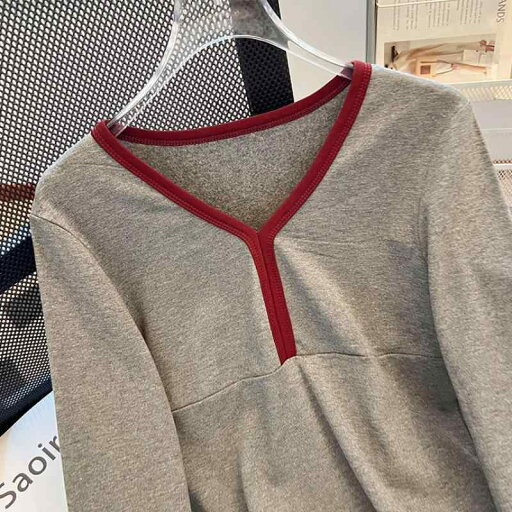 トップス 女性 スリムフィット Vネック 長袖 Tシャツ レディース 秋冬 インナー 無地 シンプル カジュアル トップス 女性 スリムフィット Vネック 長袖 Tシャツ レディース 秋冬 インナー 無地 シンプル カジュアル