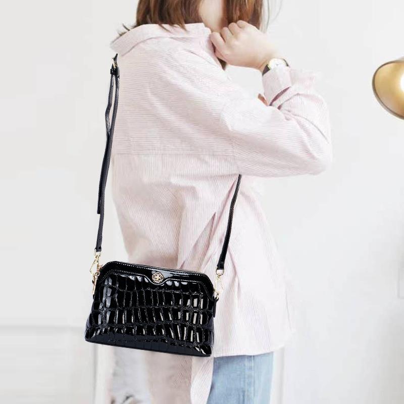 革 クロス ハンド ショルダー クラッチ バッグ レディース 大容量 高級感 レザー ヒョウ柄 コンパクト カジュアル 韓国