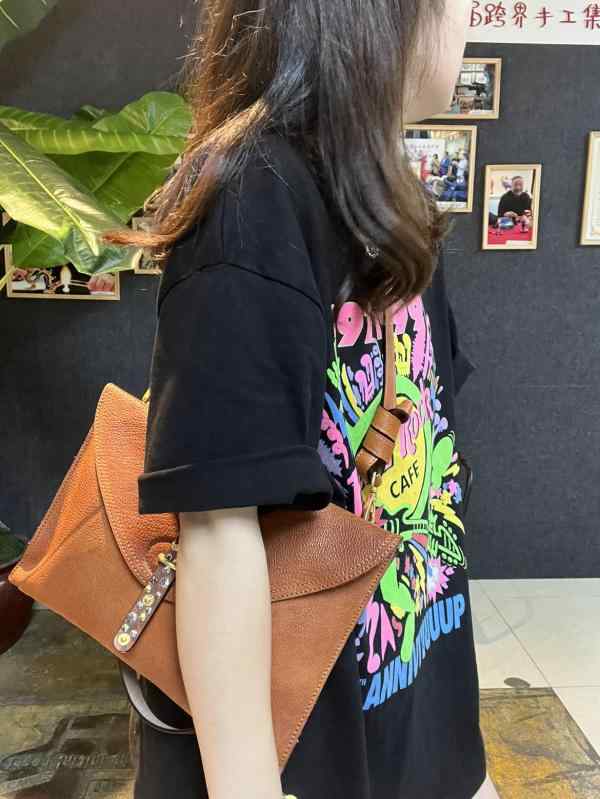 クラッチバッグ セカンドバッグ レディース 革 ショルダー ハンドバッグ エンベロープ 封筒入れ 女性用 多機能 シンプル カジュアル オフィス