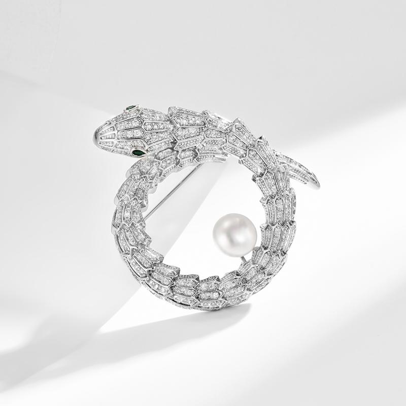 巳年 ブローチ 蛇 レディース メンズ パール ヘビモチーフ かわいい おしゃれ 高級感 スタイリッシュ ファッション 精巧 スーツアクセサリー ホリデーギフト