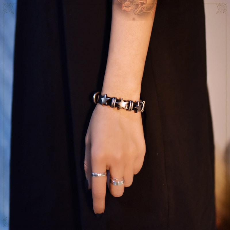 メンズ レディース ブレスレット アクセサリー ソフトレザー 星柄 スタッズ付き ヴィンテージ風 ブレス..