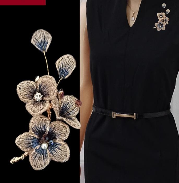 ブローチ 入学式 セレモニー レディース コサージュ アクセサリー チャイナ風 布製 生地 刺繍 梅花 枝 ..