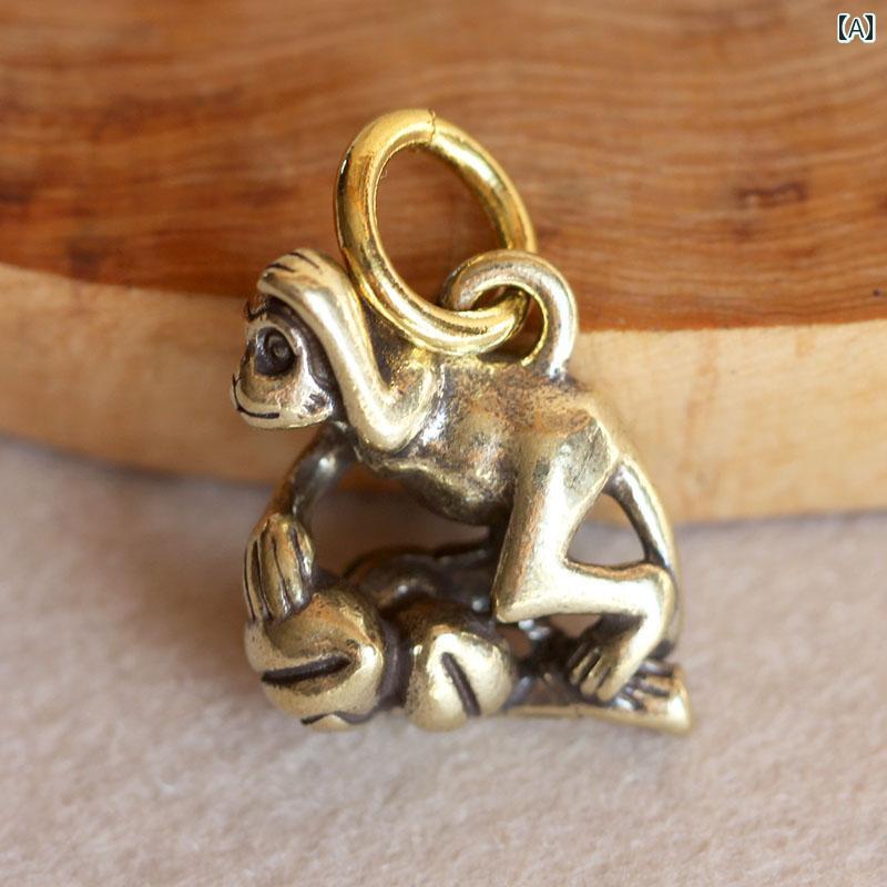 レトロ 車 キーホルダー ペンダント キーアクセサリー キーチェーン ストラップ 男女兼用 チャイナテイスト 装飾品 真鍮