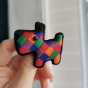 ブローチ レディース アクセサリー 布製 手刺繍 犬 子犬 シュナウザー テリア カラフル カラーマッチング アート エスニック調 おしゃれ 50×550ミリ かわいい ポップカラー ギフト