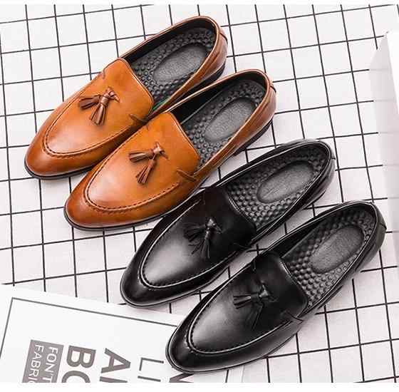 メンズ 紳士靴 革靴 ローファー ポインテッドトゥ レザー スリッポン 韓国スタイル 黒 キャメル 英国風 タッセル 厚底タイプ有り カジュアル ビンテージ 軽量 ビーニー 滑り止め 通気性