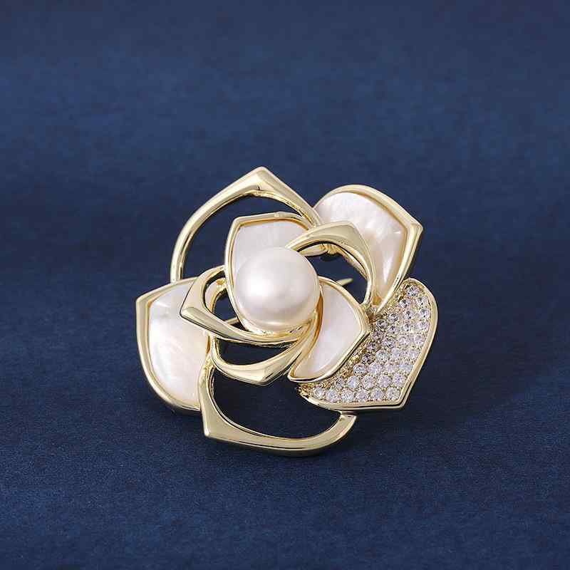 ブローチ おしゃれ 卒業式 入学式 セレモニー レディース ギフト エレガント 淡水 パール ハイエンド 螺鈿 椿 スーツ ピン
