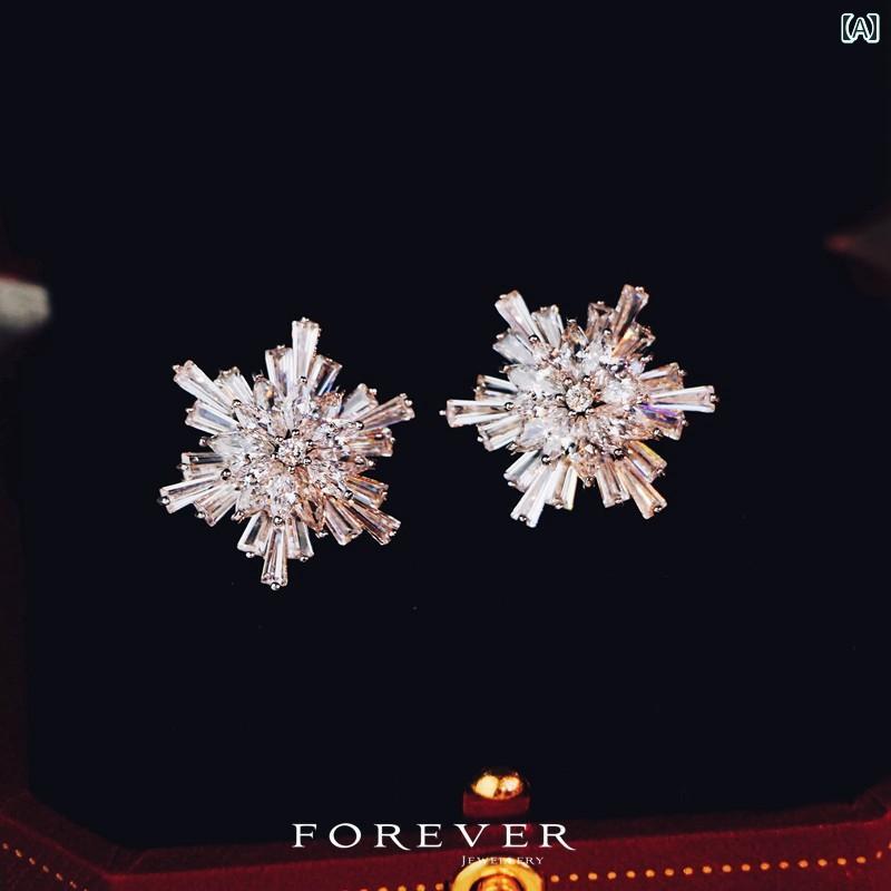 ピアス イヤリング クリスタル シルバー ラインストーン 雪結晶 光沢 輝き キラキラ 韓国 結婚式 パーティー 通勤 オフィス 上品 エレガント フェミニン モダン