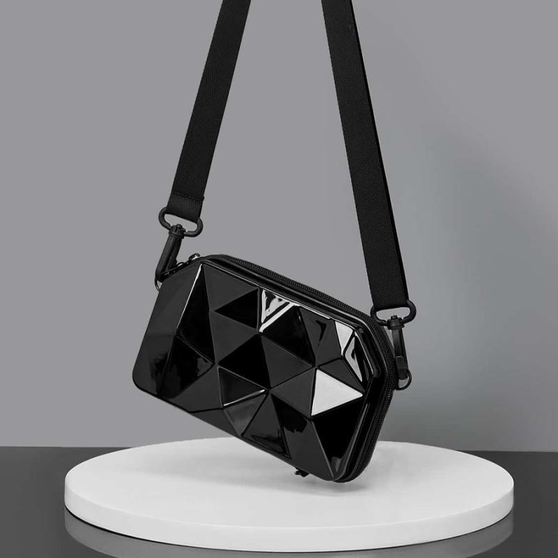 バッグ ショルダー ハンド クロス ボディ 荷物 正方形 ケース 小物 軽量 袋 多機能 収納 トラベル 旅行 肩掛け カジュアル 雑貨 男女兼用 ユニセックス