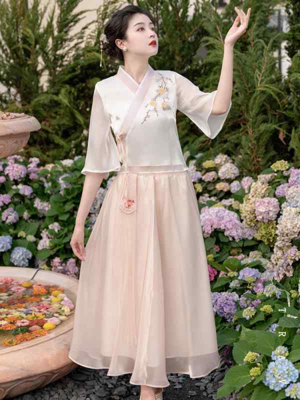 レディース ファッション レトロ 韓服 チャイナ風 クロスカラー 五分袖 トップス 春夏ミモレ丈 スカート 女性 大きいサイズ 花柄 刺繍 エスニック ハイウエスト 高級感