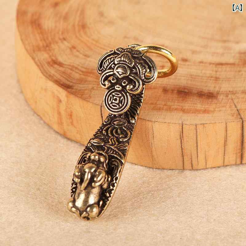 レトロ 車 キーホルダー ペンダント キーアクセサリー キーチェーン ストラップ 男女兼用 チャイナテイスト 装飾品 真鍮