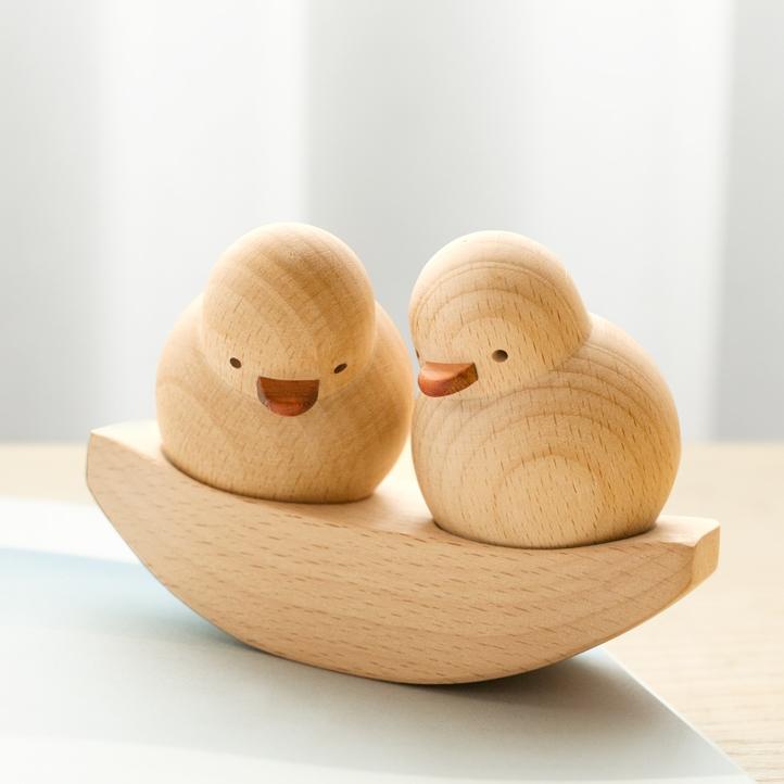 インテリア 置物 ひよこ 結婚 記念日 カップル ペア ログ ウッド スタイル 装飾品 木製 アヒル オフィス デスク ストレス 癒す 装飾 飾り ギフト 寄り...