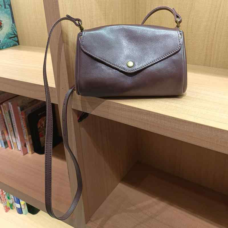 ショルダーバッグ 普段使い 牛革 小さめ スクエアバッグ レトロ 清楚感 シンプル レディース カジュア..