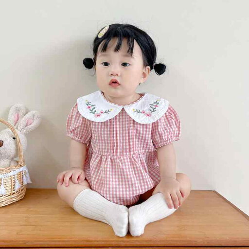 ベビー 服 夏服 人形 襟 刺繍入り ジャンプ スーツ 女の子 赤ちゃん スタイリッシュ チェック柄 バッグ 夏 半袖 かわいい ベビー 服 夏服 人形 襟 刺繍入り ジャンプ スーツ 女の子 赤ちゃん スタイリッシュ チェック柄 バッグ 夏 半袖 かわいい