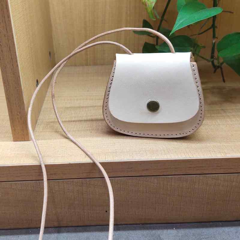 ショルダーバッグ ミニ 植物タンニンなめし おしゃれ コンパクト エレガント 牛革 カジュアル レザー ..