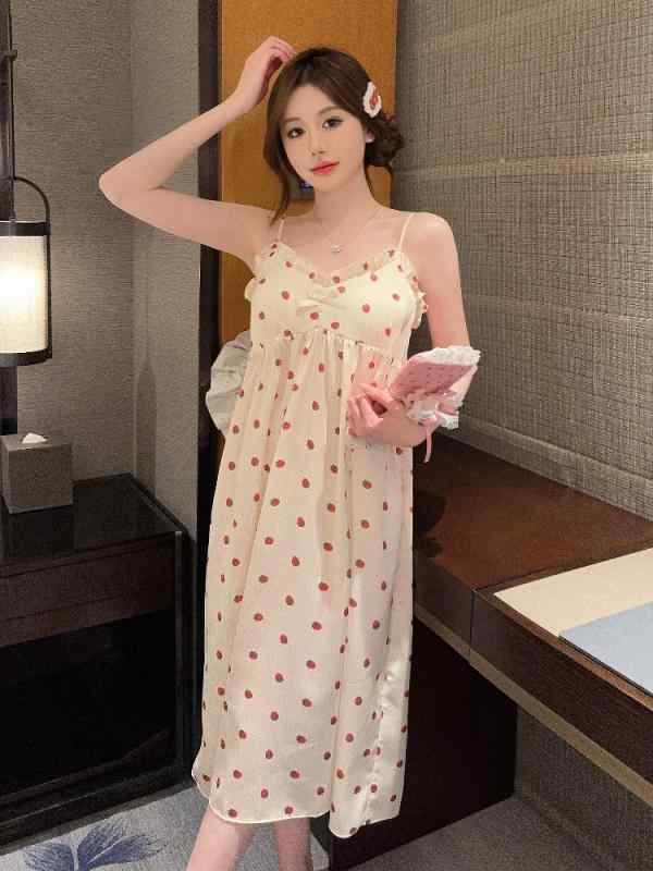 ネグリジェ パジャマ 冷感 いちご プリント フリル ナイトウェア ノースリーブ Vネック 胸パッド付 ロング丈 薄氷 リボン ワンピース カジュアル セクシー ドレス 春夏 レディース 軽量 ソフト 部屋着