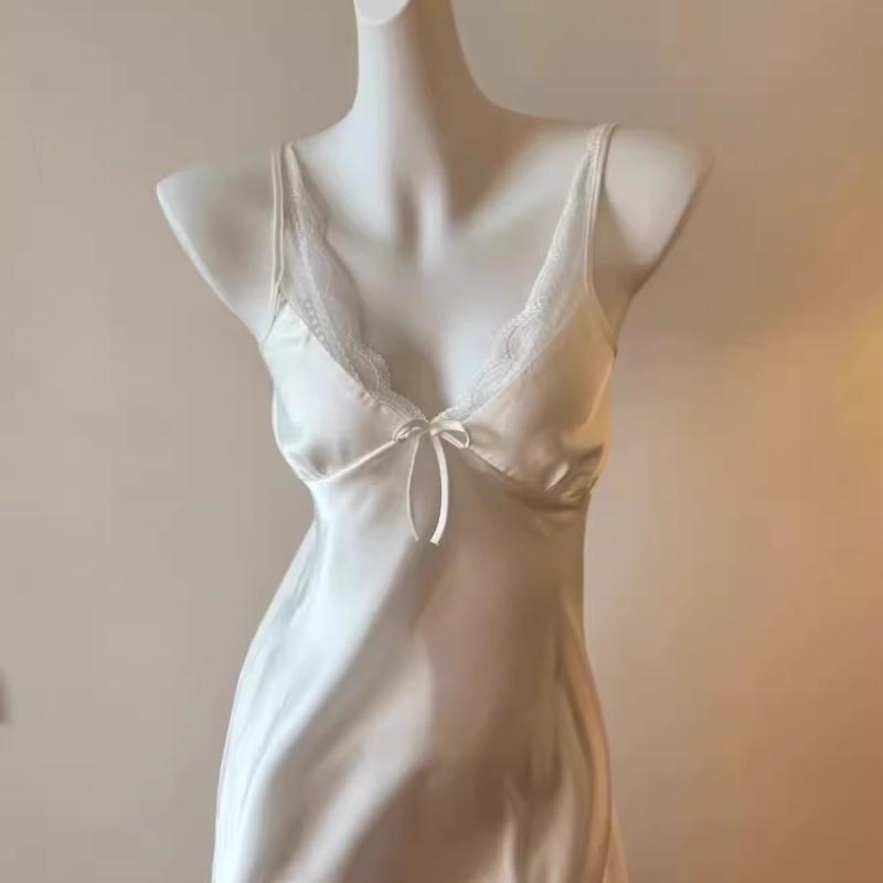 スリップドレス セクシー 胸パッド レース ネグリジェ シルクタッチ V字 谷間 白 パジャマ 膝丈 フィッ..