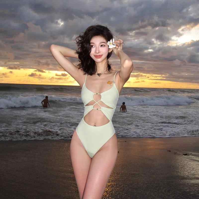 レディース アメリカン 水着 ワンピース ストラップ 魅惑的 ユニーク 個性的 セクシー パッド付 ビーチ プール バカンス おしゃれ かわいい カジュアル 夏 サマーウェア