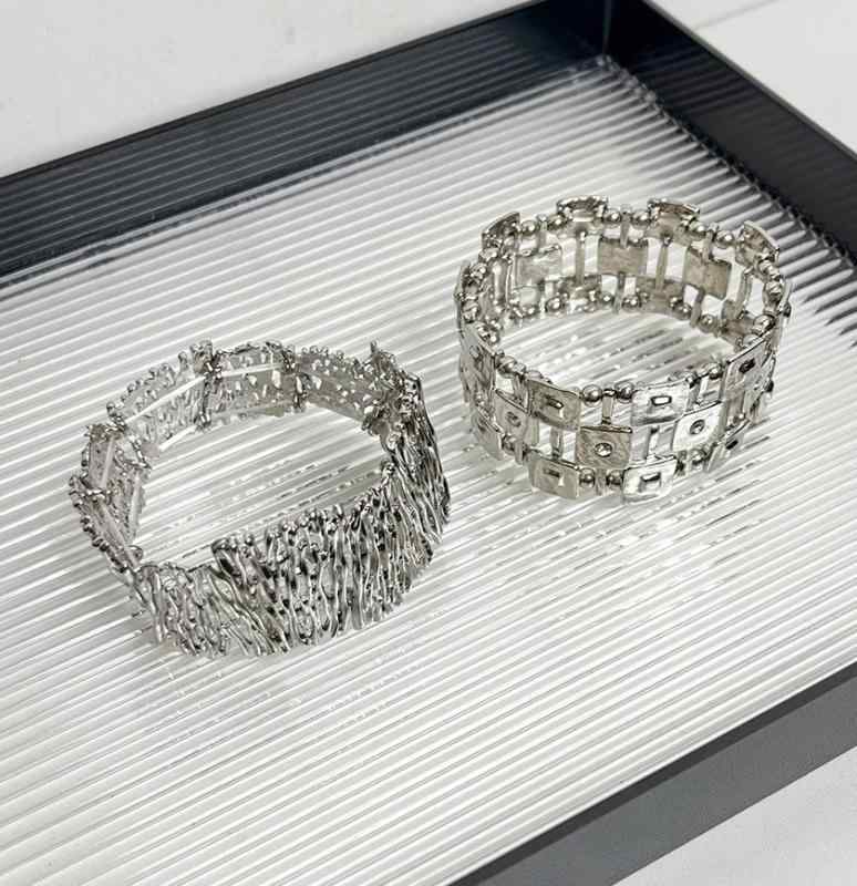 アームレット 腕輪 レディース アクセサリー ブレスレット ワイド 腕輪 幅広 幾何デザイン スクエア ストライプ 2種 アームリング ラインストーン 弾性 ストレッチ 韓国風 合金 銀 シルバー 華やか モダン エレガント