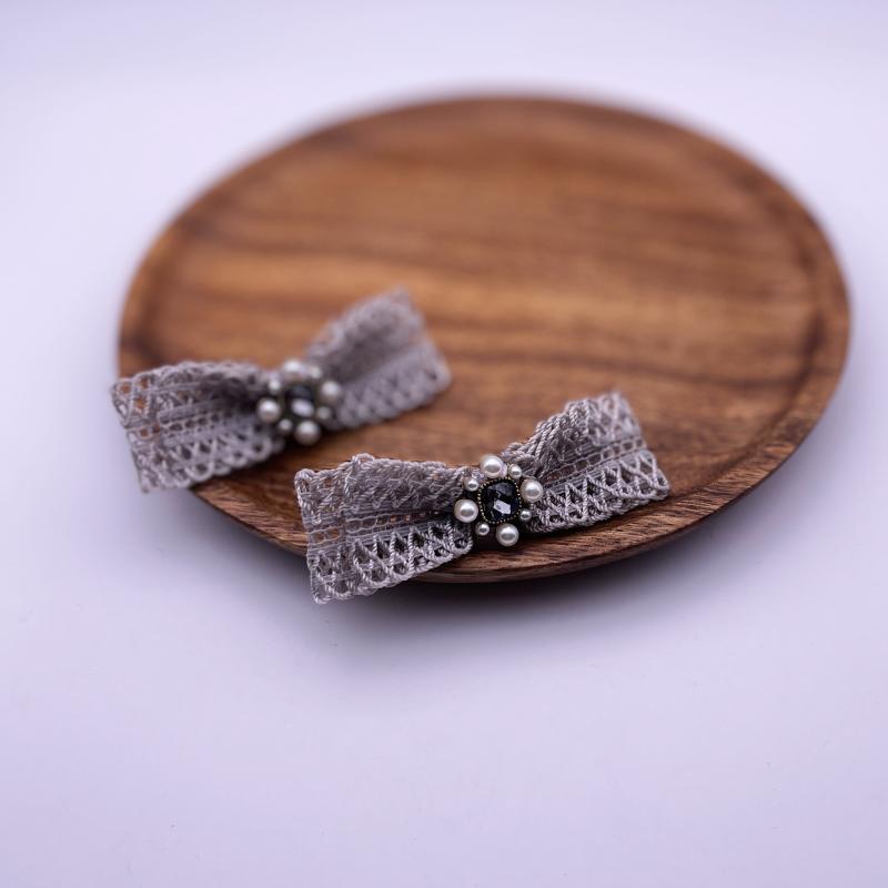 シューズクリップ パンプス 靴飾り レディース ファッション レース リボン シューズアクセ クリップ バックル ビジュー グレー 取り外し可能 デコパーツ DIY素材 アレンジ アクセント シンプル